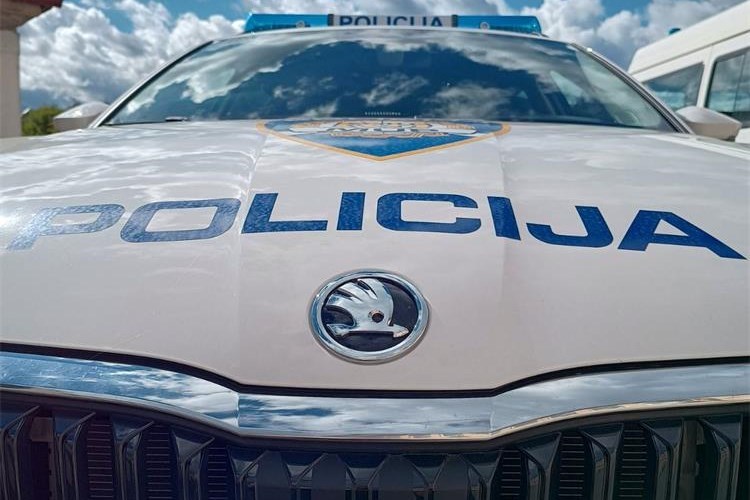 Slika /PU_VP/Slike_Vijesti/policijsko vozilo.jpg